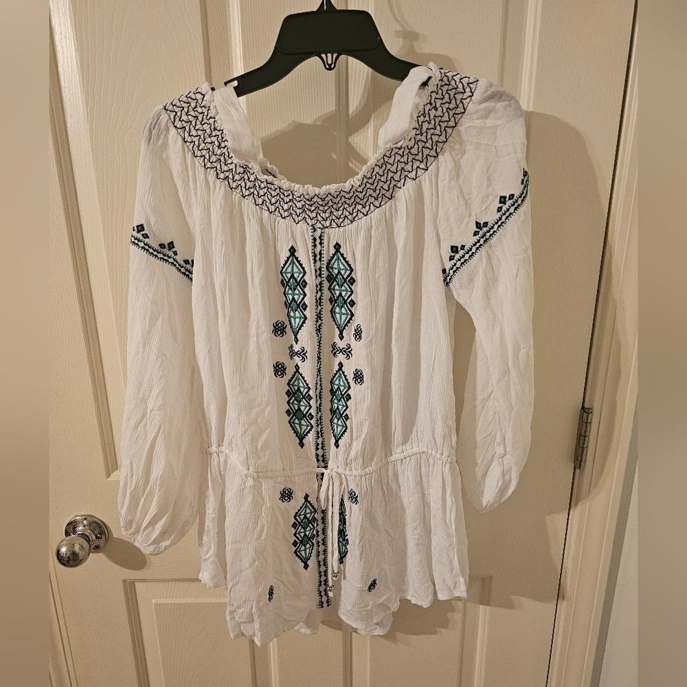 Neiman Marcus White Embroidered Off Shoulder 100% Viscose Top Size L